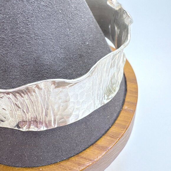 Silver Tone Wavy Design Textured Finish Bangle Bracelet Size 7.5" Fit - Picture 4 of 9